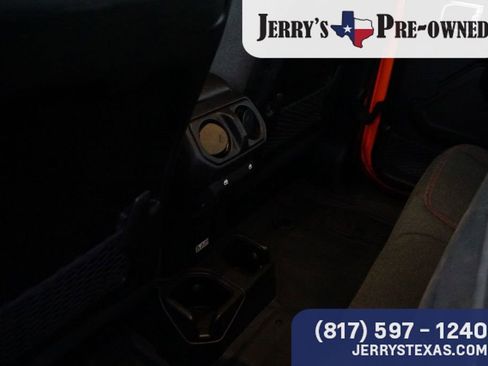 Used 2025 Jeep Gladiator Rubicon w/ Convenience Group AWD/4WD image 21
