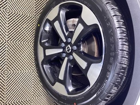 Used 2020 Volvo XC40 T5 Momentum w/ Protection Package image 9