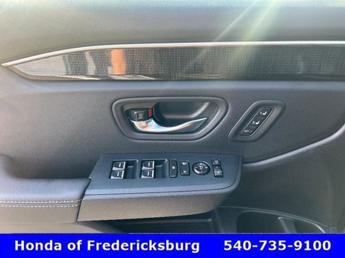 Certified 2025 Honda Pilot Elite image 32