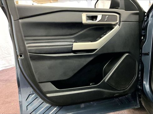 Used 2021 Ford Explorer XLT w/ Equipment Group 202A image 22