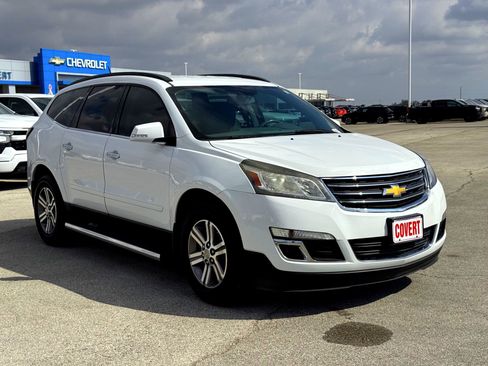 Used 2017 Chevrolet Traverse LT image 4