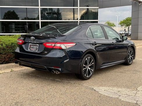 Used 2018 Toyota Camry SE FWD image 3