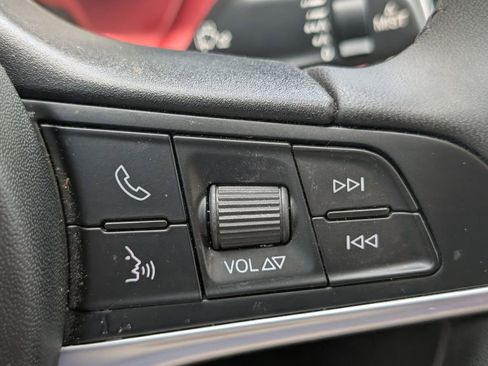 Used 2018 Alfa Romeo Giulia Ti image 14