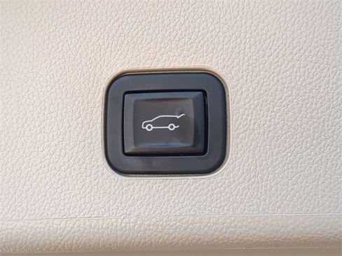 Used 2015 Cadillac SRX Luxury w/ Driver Awareness Package image 10