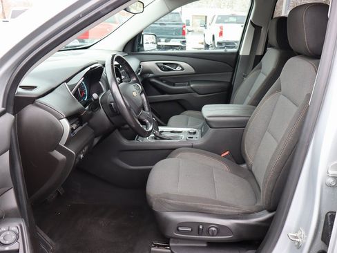Used 2018 Chevrolet Traverse LT image 3