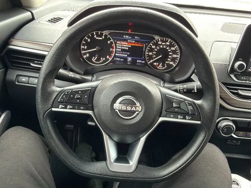 Used 2023 Nissan Altima 2.5 SV FWD image 10