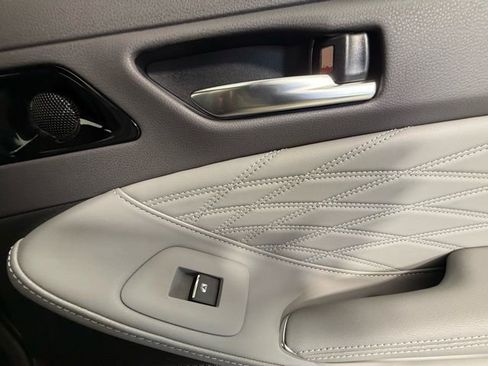 Used 2022 Toyota Avalon Limited w/ Advanced Safety Package image 30