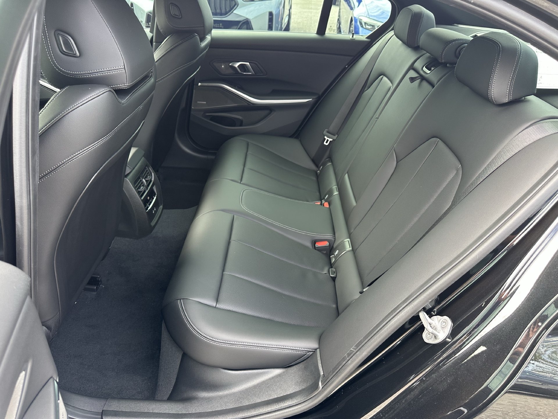 New 2026 BMW 330i Sedan w/ M Sport Package RWD image 19