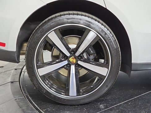 Certified 2026 Porsche Macan AWD/4WD image 29
