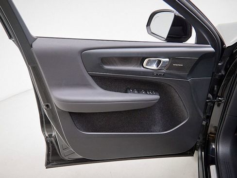 Certified 2023 Volvo XC40 Recharge Ultimate image 10