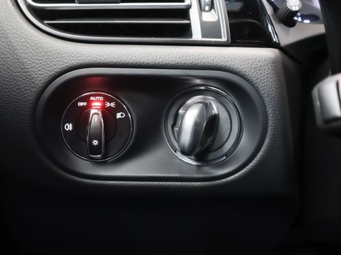 Certified 2025 Porsche Macan image 24