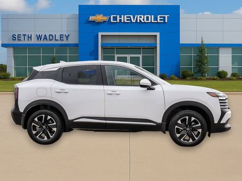 Used 2025 Nissan Kicks SV image 8