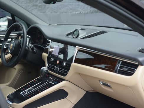 Certified 2026 Porsche Macan AWD/4WD image 28