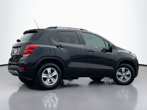 Used 2022 Chevrolet Trax LT w/ Driver Confidence Package image 2