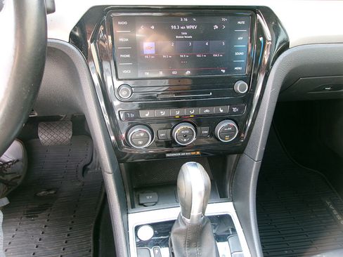 Used 2020 Volkswagen Passat 2.0T SE image 15