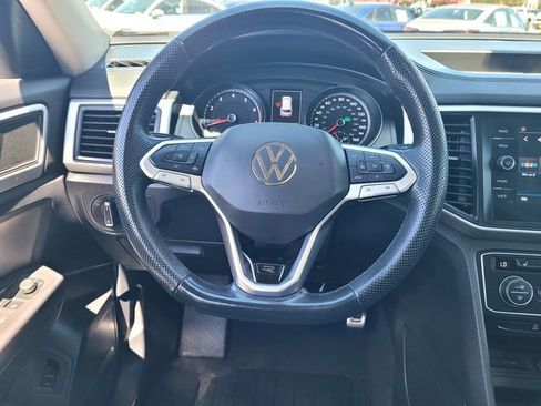 Used 2021 Volkswagen Atlas SE w/ Panoramic Sunroof Package FWD image 16