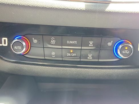 Used 2022 Buick Enclave Essence w/ Experience Buick Package FWD image 45
