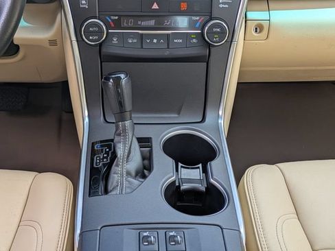 Used 2017 Toyota Camry XLE w/ Moonroof Package FWD image 19