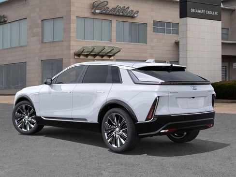 New 2026 Cadillac Lyriq Signature Luxury AWD/4WD image 3
