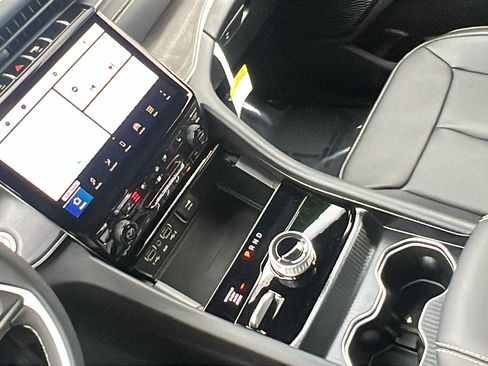 New 2025 Jeep Grand Cherokee Limited w/ Luxury Tech Group II image 30