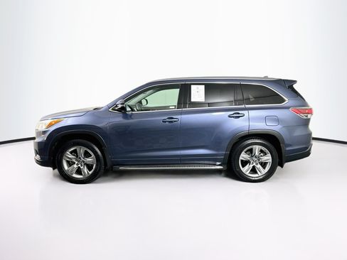 Used 2016 Toyota Highlander Limited Platinum FWD image 4
