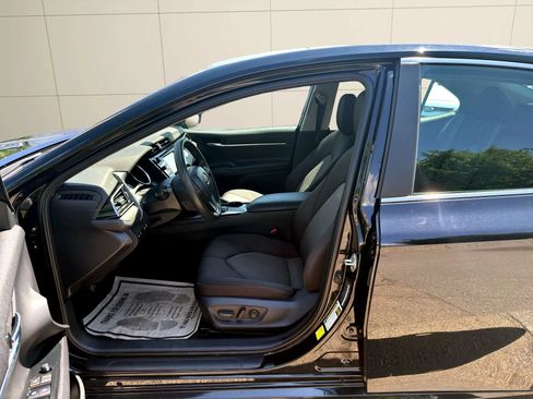 Used 2020 Toyota Camry LE w/ Convenience Package FWD image 12