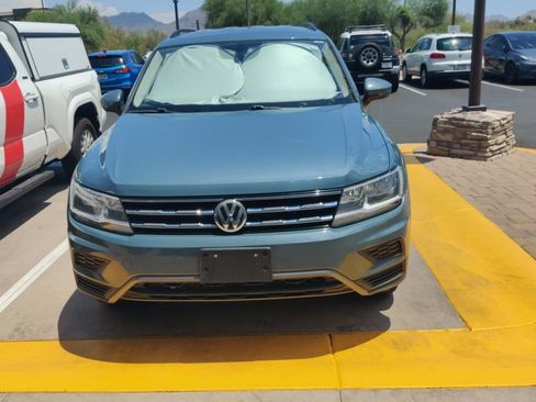 Used 2020 Volkswagen Tiguan SE AWD/4WD image 2