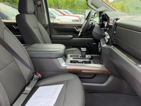 Used 2024 Chevrolet Silverado 1500 LT Trail Boss w/ Convenience Package II AWD/4WD image 18