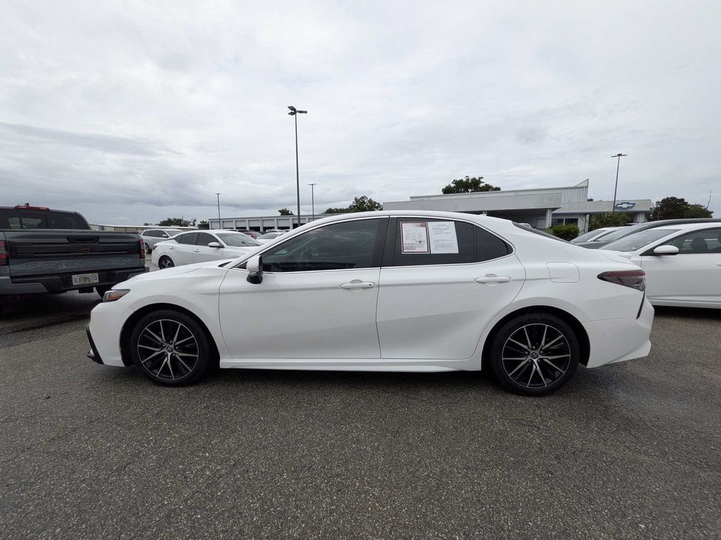 Used 2023 Toyota Camry SE FWD image 6