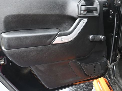 Used 2015 Jeep Wrangler Unlimited Sport w/ Connectivity Group image 10