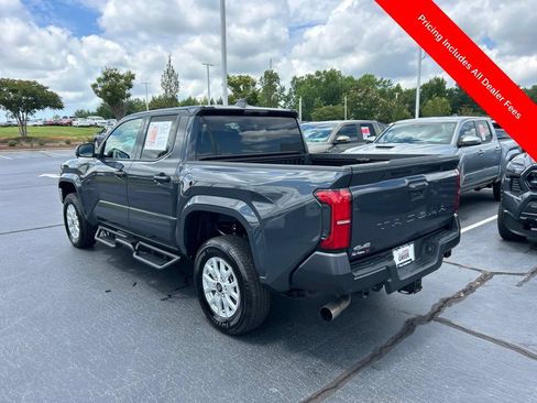 Used 2025 Toyota Tacoma SR AWD/4WD image 16