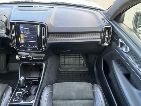 Used 2021 Volvo XC40 T5 R-Design image 21