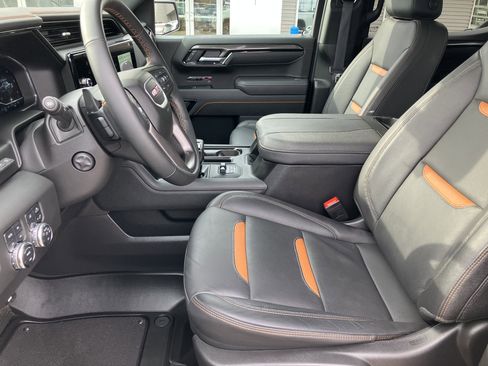 Used 2025 GMC Sierra 1500 AT4 w/ AT4 Premium Package AWD/4WD image 13