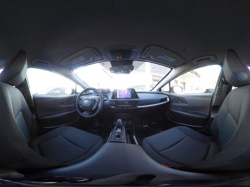 Used 2025 Toyota Prius LE image 38