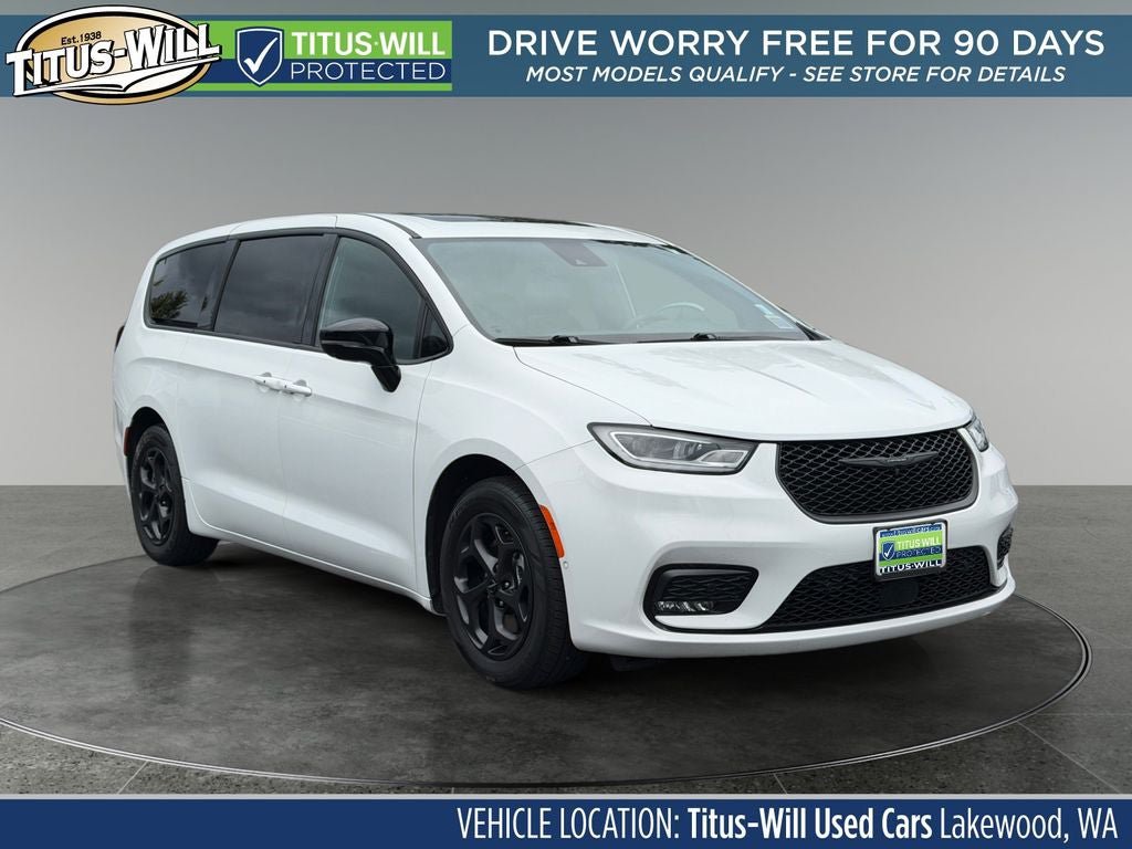Used 2023 Chrysler Pacifica Limited w/ Uconnect Theater Family Group FWD image 1