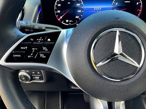 Used 2025 Mercedes-Benz GLB 250 4MATIC image 20