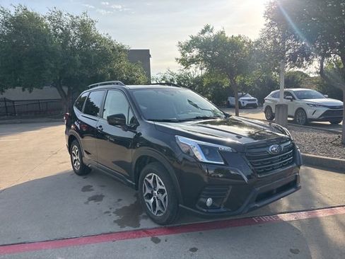 Used 2023 Subaru Forester Premium AWD/4WD image 3