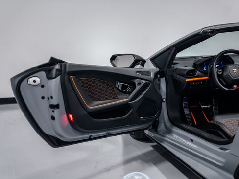 Used 2024 Lamborghini Huracan EVO AWD/4WD image 38