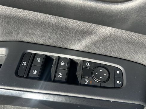 Used 2024 Nissan Pathfinder SV image 24