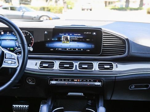 Used 2023 Mercedes-Benz GLS 580 4MATIC image 11