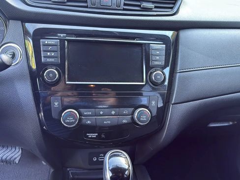 Used 2018 Nissan Rogue SV AWD/4WD image 21