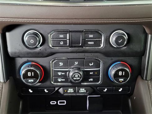 Used 2024 Chevrolet Suburban LT image 22