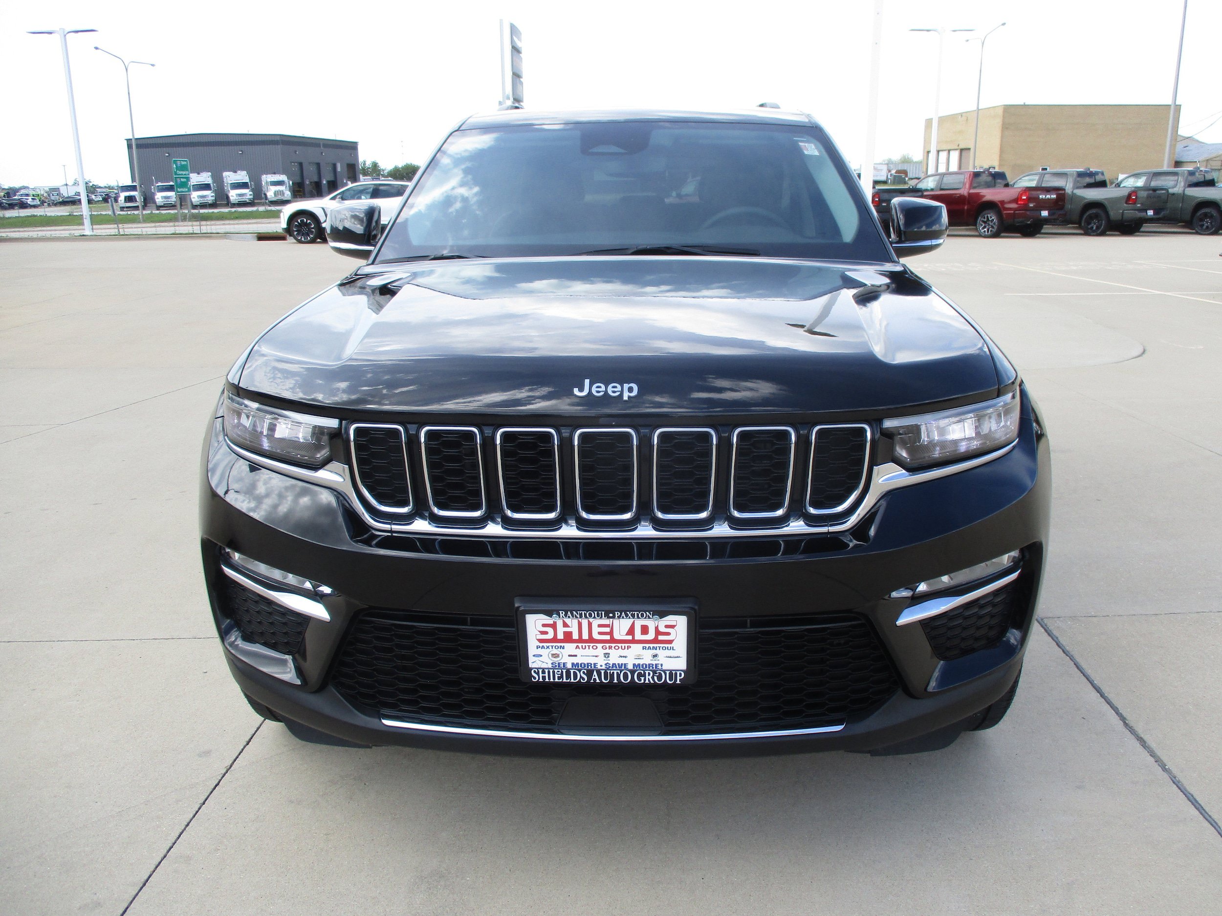 Used 2023 Jeep Grand Cherokee Limited AWD/4WD image 10
