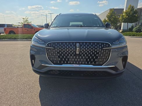 Used 2025 Lincoln Aviator Reserve w/ Illumination Package image 2