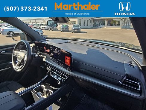 Used 2025 Chevrolet Traverse LT image 19