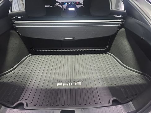 Used 2020 Toyota Prius LE AWD/4WD image 12