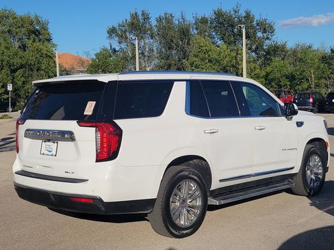 Used 2021 GMC Yukon SLT w/ SLT Premium Package image 3