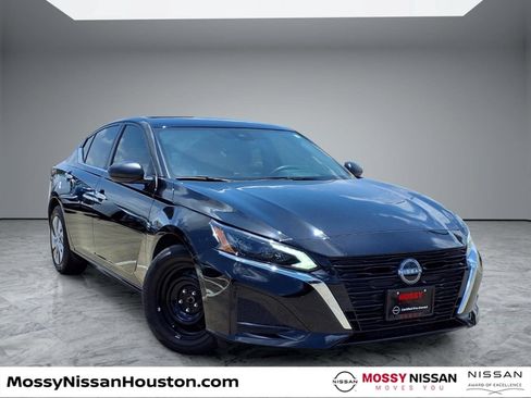 Used 2025 Nissan Altima 2.5 S FWD image 1