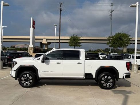 Used 2025 GMC Sierra 2500 Denali w/ Denali Reserve Package AWD/4WD image 7