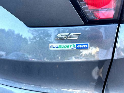 Used 2018 Ford Escape SE image 9